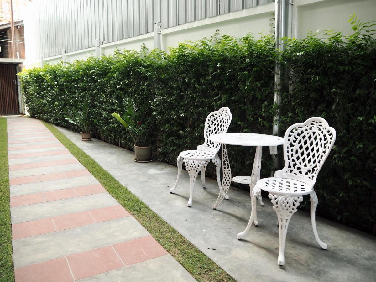 Hotel Bua House Poshtel Chiang Mai Zewnętrze zdjęcie