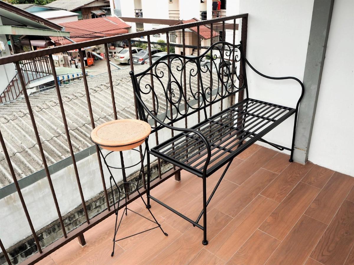 Hotel Bua House Poshtel Chiang Mai Zewnętrze zdjęcie